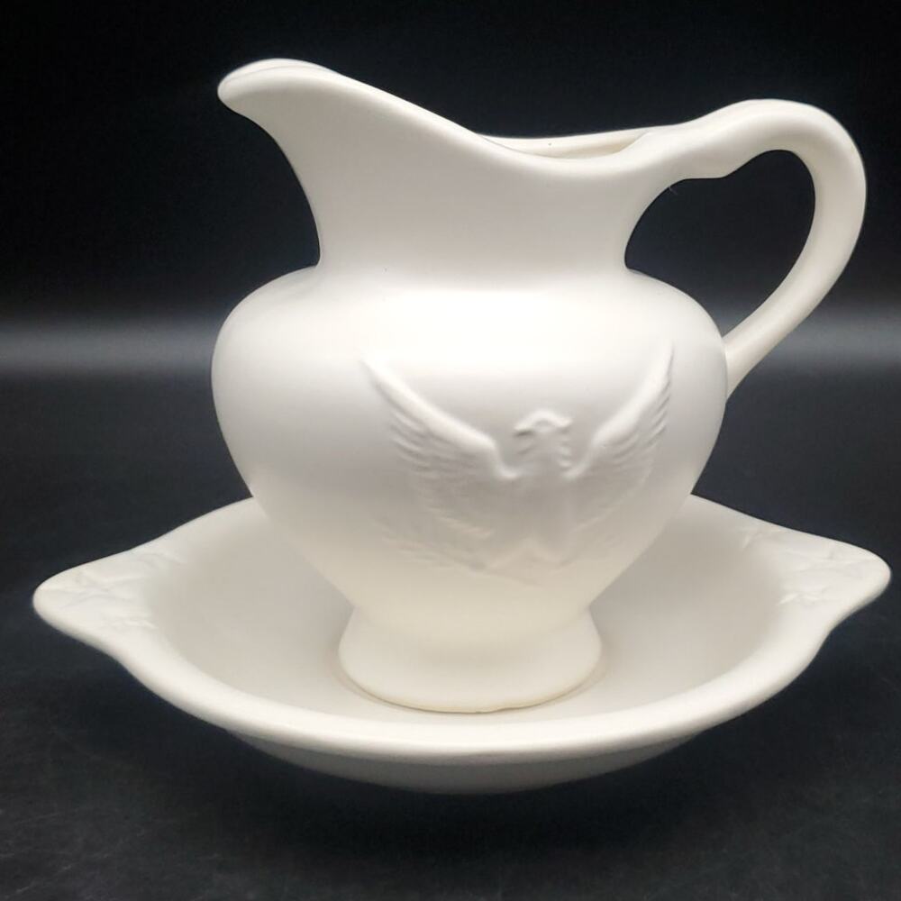Hull USA F92 Matte White Eagle Creamer Pitcher & Star Saucer Set Vintage